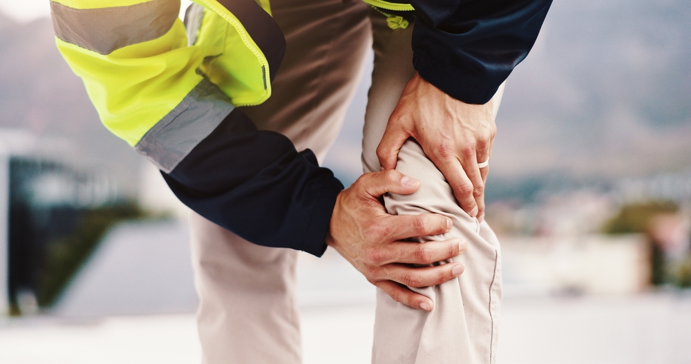man with knee pain.